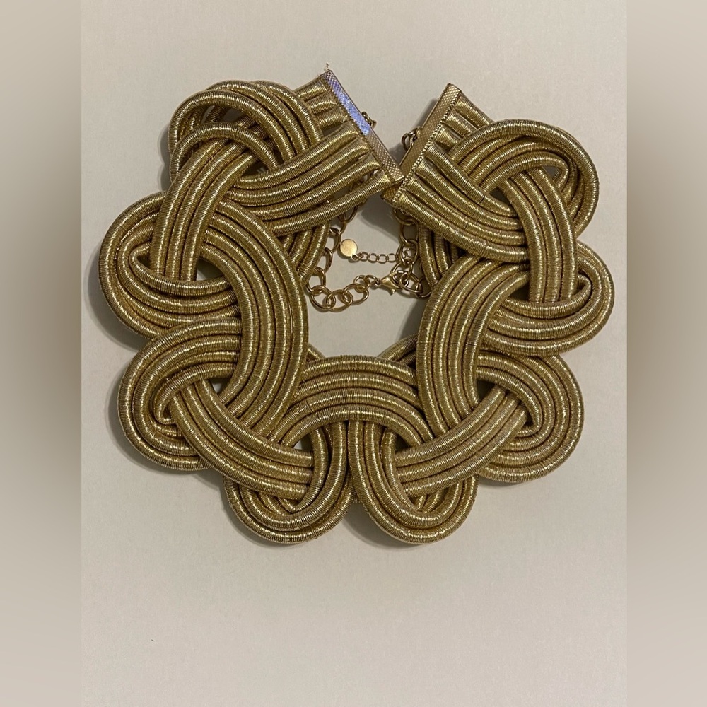 Luxurious Gold Woven necklace